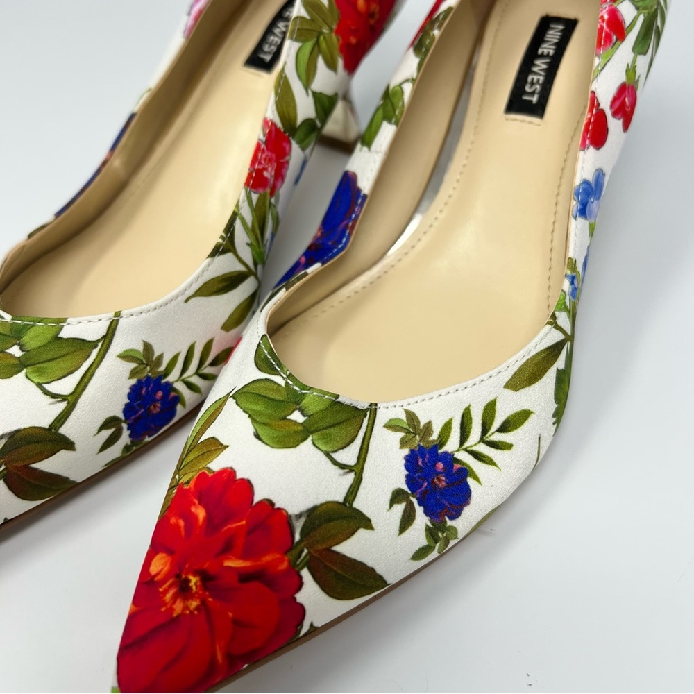 Nine West Ariella Floral Pumps
Size 8 - Picture 4 of 7